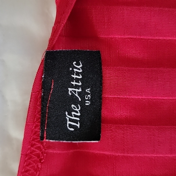 Women's The Attic Blouse, Color Red. Size L - Picture 8 of 8